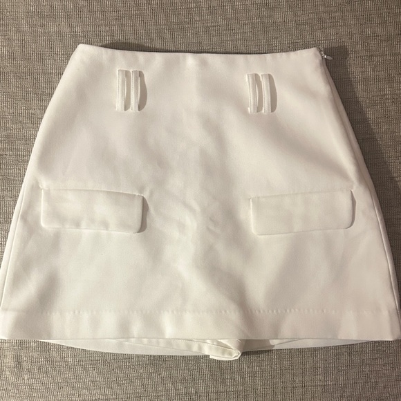 DISSH Elegant White Skort - Picture 4 of 7